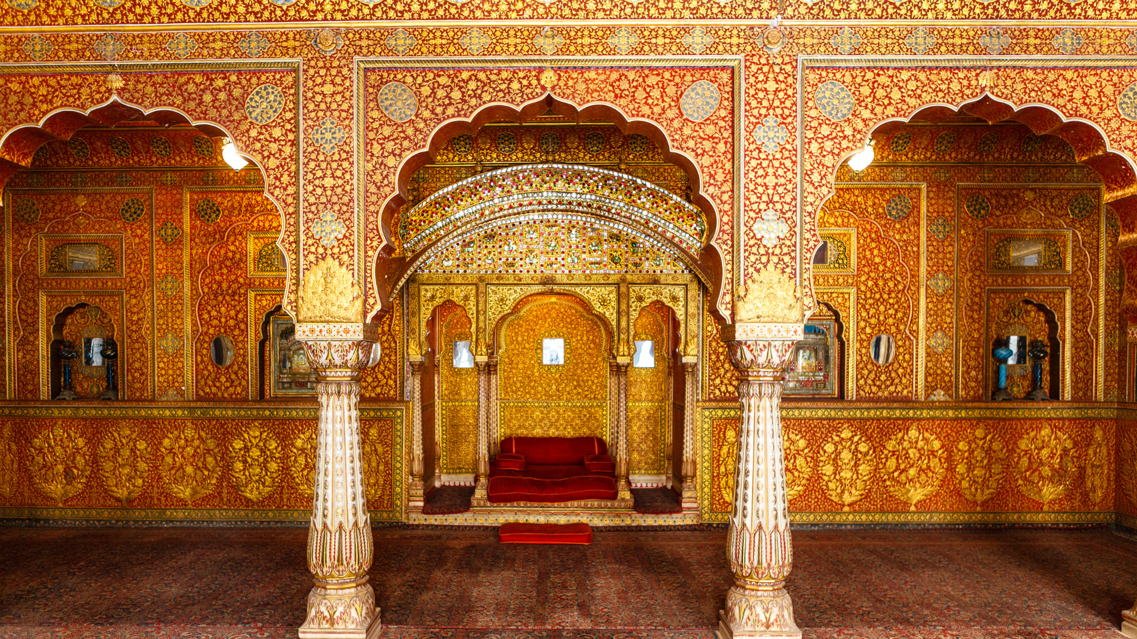 You are currently viewing Exploring Rajasthan on Guided Tours: A Journey into Regal Heritage