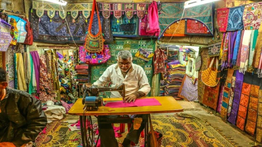 Rajasthani artisans in Jaipur, local Golden Triangle experience