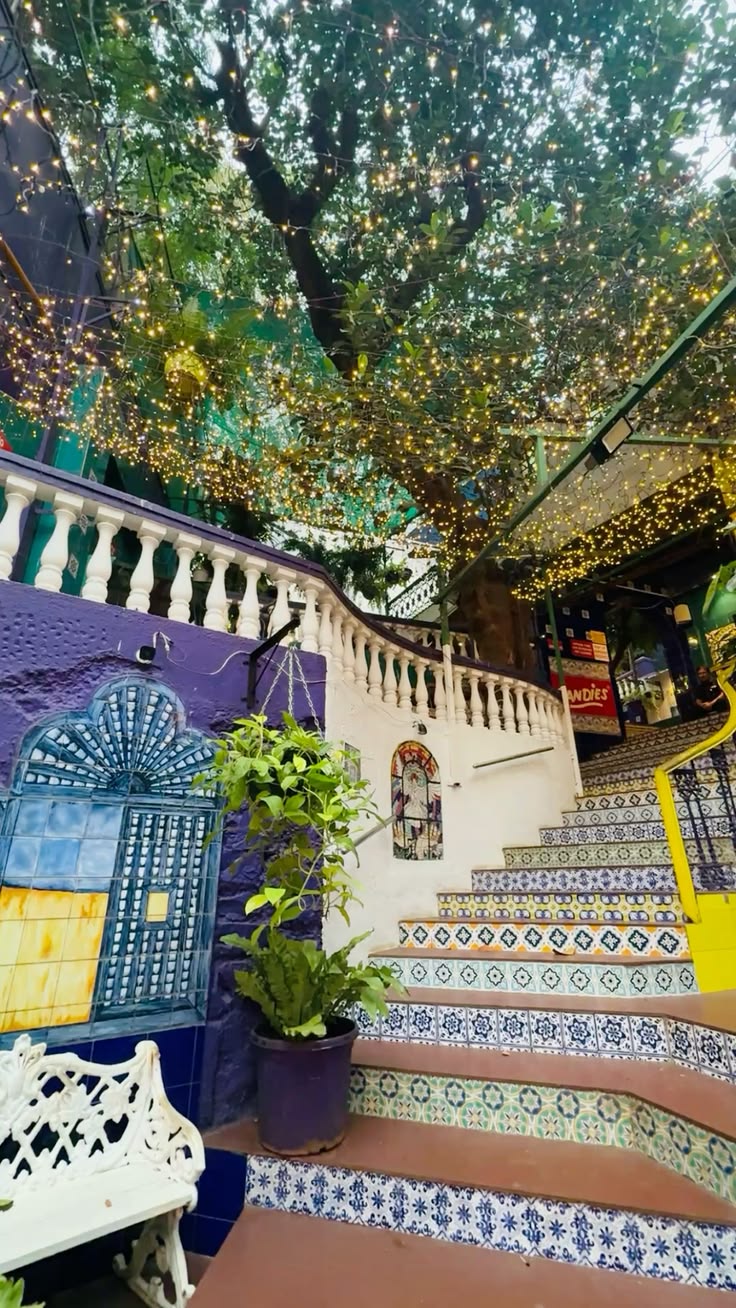 Coffee Canvas and Old Bandra cultural neighbourhood experience